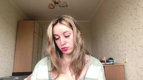 Mia online show from June 1, 2026, 7:10 am