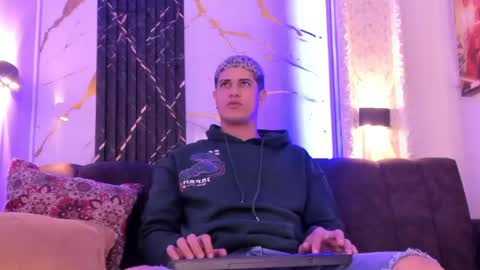 DOMI online show from April 30, 2026, 3:24 am
