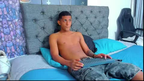 Snapshot of dominic_smith_ chatting on January 9, 2025, 12:14 am dominic_smith_ online show from January 9, 2025, 12:14 am