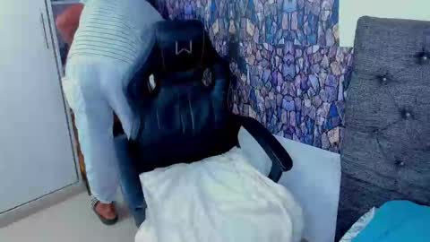 Snapshot of dominic_smith_ chatting on February 16, 2025, 2:20 am dominic_smith_ online show from February 16, 2025, 2:20 am