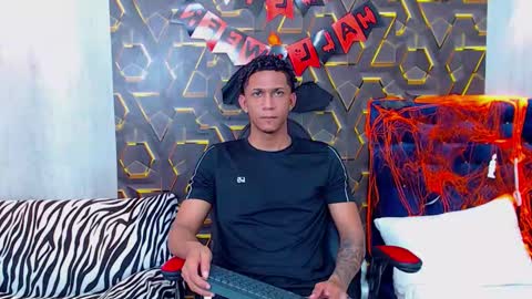 Snapshot of dominic_smith_ chatting on October 26, 2025, 6:14 pm dominic_smith_ online show from October 26, 2025, 6:14 pm