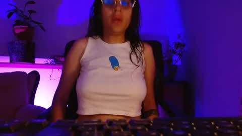 Snapshot of dominica3 chatting on May 18, 2026, 11:43 pm online show from May 18, 2026, 11:43 pm