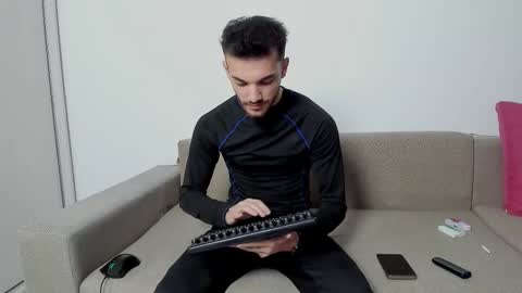 Snapshot of dominicvalente chatting on October 19, 2025, 7:47 pm dominicvalente online show from October 19, 2025, 7:47 pm