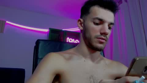 Snapshot of dominicvalente chatting on November 19, 2025, 7:36 pm dominicvalente online show from November 19, 2025, 7:36 pm