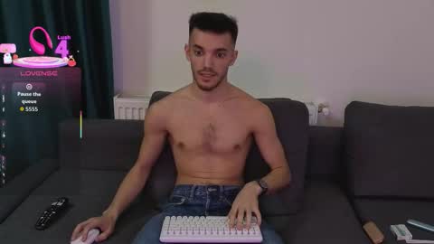 Snapshot of dominicvalente chatting on December 16, 2025, 4:01 pm dominicvalente online show from December 16, 2025, 4:01 pm