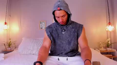 Snapshot of dominik_drake chatting on July 16, 2026, 12:33 pm Dominik Drake online show from July 16, 2026, 12:33 pm