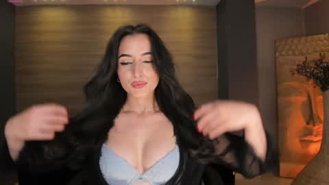 Dominique online show from January 13, 2025, 11:38 pm