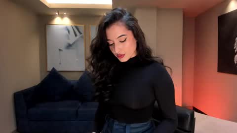 Dominique online show from March 5, 2025, 8:10 pm