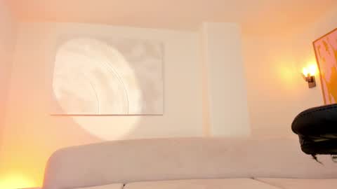 Dominique online show from March 11, 2025, 7:58 pm