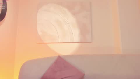 Dominique online show from March 12, 2025, 2:09 am