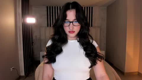 Dominique online show from September 28, 2025, 6:46 pm