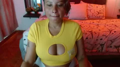 Snapshot of domink_gilr chatting on June 10, 2026, 8:19 pm D O M I N K online show from June 10, 2026, 8:19 pm