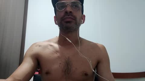 Snapshot of don__chi chatting on February 21, 2025, 1:00 am don__chi online show from February 21, 2025, 1:00 am