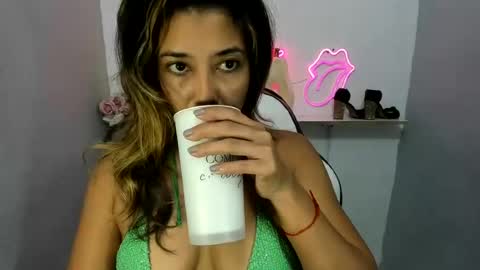 Snapshot of dona_tella chatting on June 23, 2026, 11:30 am dona_tella online show from June 23, 2026, 11:30 am
