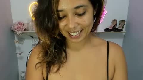 Snapshot of dona_tella chatting on July 29, 2026, 11:08 am dona_tella online show from July 29, 2026, 11:08 am