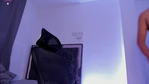 Donat Independent Model online show from May 17, 2026, 2:09 am