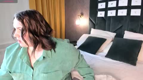 donnaa_june online show from March 15, 2026, 9:37 am