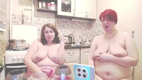 Snapshot of donnalimadonna chatting on January 15, 2025, 10:02 pm Tatiana 43 curvy sexy body and Joanna redhead 39 years online show from January 15, 2025, 10:02 pm