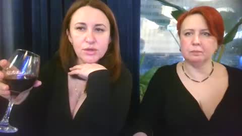 Snapshot of donnalimadonna chatting on January 22, 2025, 2:56 pm Tatiana 43 curvy sexy body and Joanna redhead 39 years online show from January 22, 2025, 2:56 pm