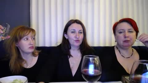 Snapshot of donnalimadonna chatting on January 22, 2025, 5:59 pm Tatiana 43 curvy sexy body and Joanna redhead 39 years online show from January 22, 2025, 5:59 pm