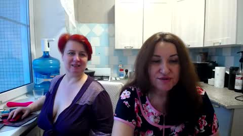 Snapshot of donnalimadonna chatting on January 27, 2025, 7:03 am Tatiana 43 curvy sexy body and Joanna redhead 39 years online show from January 27, 2025, 7:03 am