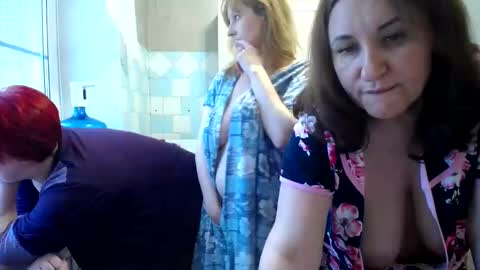 Snapshot of donnalimadonna chatting on January 27, 2025, 10:06 am Tatiana 43 curvy sexy body and Joanna redhead 39 years online show from January 27, 2025, 10:06 am