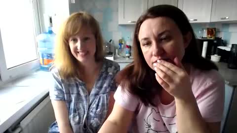 Snapshot of donnalimadonna chatting on March 7, 2025, 9:29 am Tatiana 43 curvy sexy body and Joanna redhead 39 years online show from March 7, 2025, 9:29 am