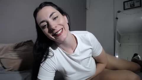 Iara online show from February 2, 2025, 11:00 pm