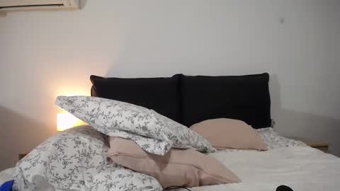 Iara online show from October 3, 2025, 9:56 pm