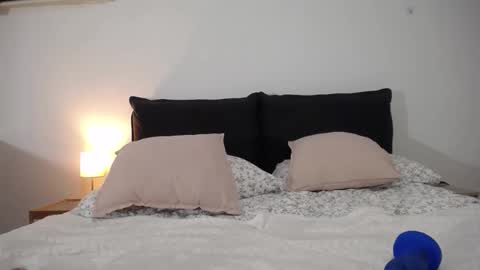 Iara online show from October 7, 2025, 9:45 pm