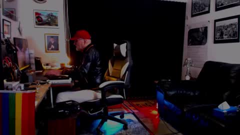 Snapshot of dopeleaf2 chatting on September 27, 2025, 6:35 pm dopeleaf2 online show from September 27, 2025, 6:35 pm