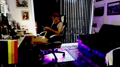 Snapshot of dopeleaf2 chatting on October 12, 2025, 2:27 pm dopeleaf2 online show from October 12, 2025, 2:27 pm