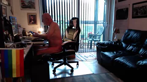 Snapshot of dopeleaf2 chatting on October 15, 2025, 9:53 am dopeleaf2 online show from October 15, 2025, 9:53 am