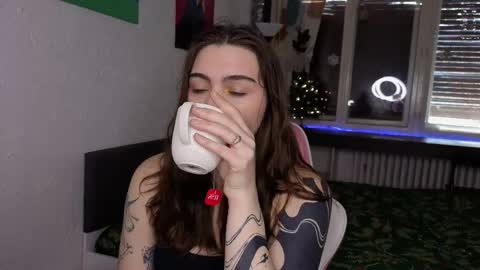 Snapshot of dorfmatratze_ chatting on December 18, 2025, 8:20 am Alice online show from December 18, 2025, 8:20 am