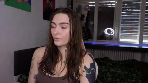 Snapshot of dorfmatratze_ chatting on December 19, 2025, 9:16 am Alice online show from December 19, 2025, 9:16 am