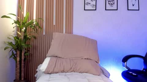 dorian_mystery online show from October 18, 2025, 8:20 pm