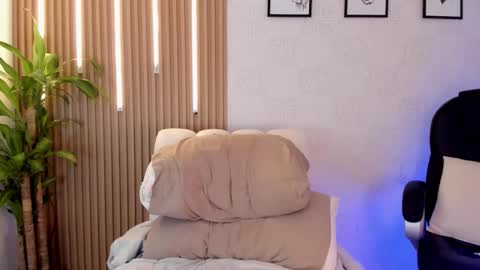 dorian_mystery online show from October 31, 2025, 6:42 pm