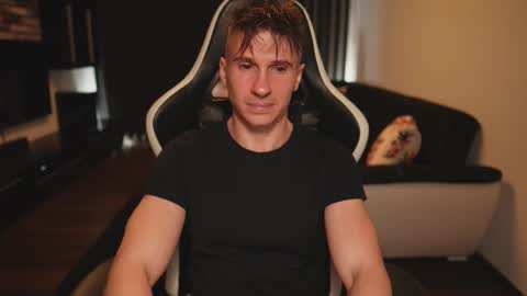 Dorian Reyes online show from November 16, 2025, 1:00 am