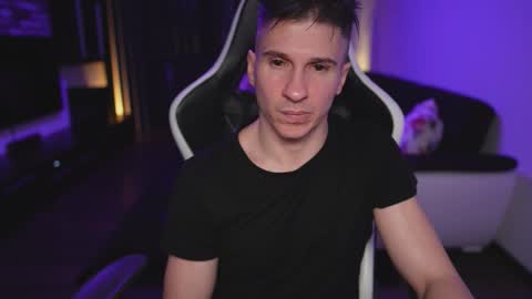 Dorian Reyes online show from December 14, 2025, 2:06 am