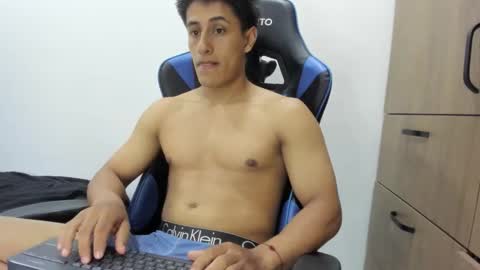 Snapshot of dorman_boy chatting on November 4, 2025, 2:43 am dorman_boy online show from November 4, 2025, 2:43 am