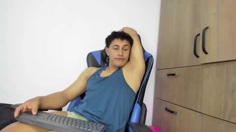 Snapshot of dorman_boy chatting on November 28, 2025, 6:43 pm dorman_boy online show from November 28, 2025, 6:43 pm