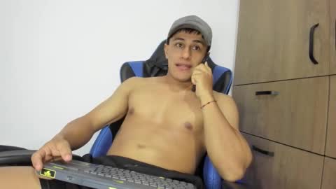 Snapshot of dorman_boy chatting on December 2, 2025, 1:44 am dorman_boy online show from December 2, 2025, 1:44 am