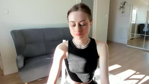 Snapshot of dormineaa chatting on April 29, 2026, 6:06 am dormineaa online show from April 29, 2026, 6:06 am