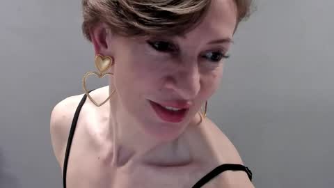 Snapshot of dorothy_meyer chatting on May 4, 2026, 10:33 am Dorothy Next stream on Monday at 3am-9am online show from May 4, 2026, 10:33 am