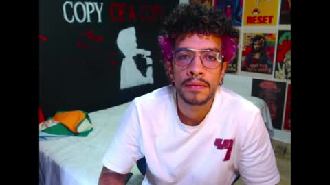 Snapshot of dostoyrodia_34 chatting on May 8, 2026, 11:43 pm will online show from May 8, 2026, 11:43 pm