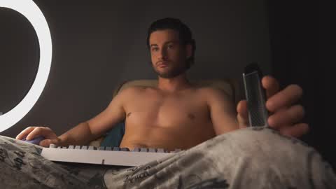 Keen online show from March 11, 2025, 12:44 am