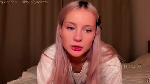 Lana  Eva  dont forget to give us a thumb up online show from September 27, 2025, 5:18 pm