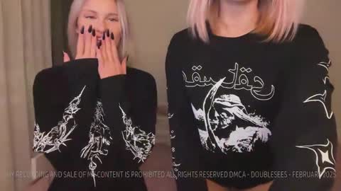 MOLLYYYY dont forget to give me a thumb up online show from March 12, 2025, 2:01 pm