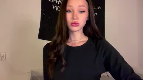 MOLLYYYY dont forget to give me a thumb up online show from October 17, 2025, 1:03 pm