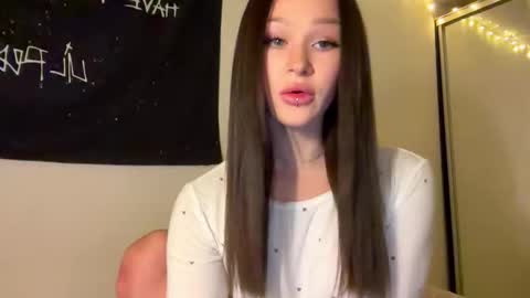 MOLLYYYY dont forget to give me a thumb up online show from November 3, 2025, 1:34 pm